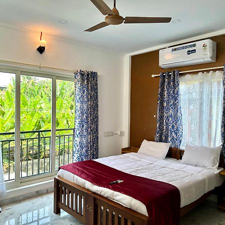 M M Residency Hotel Kochi Exterior foto