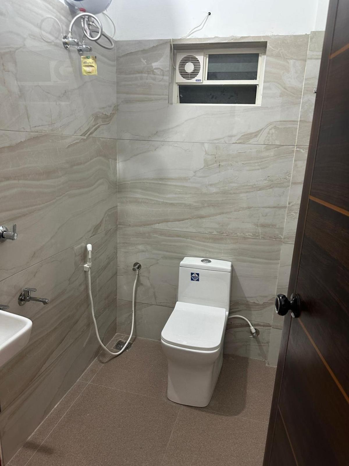 M M Residency Hotel Kochi Exterior foto