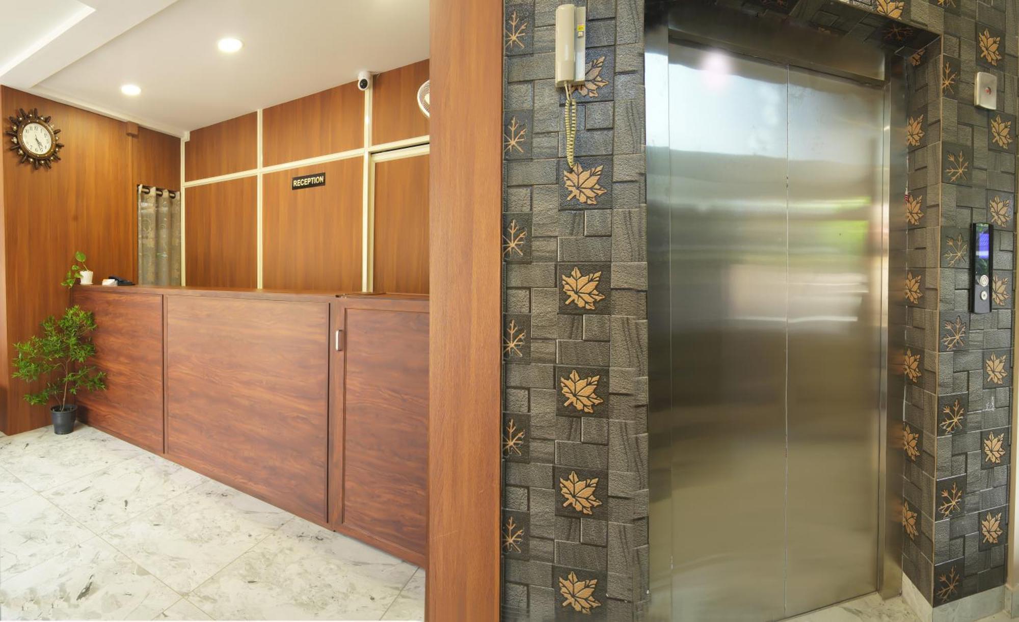 M M Residency Hotel Kochi Exterior foto