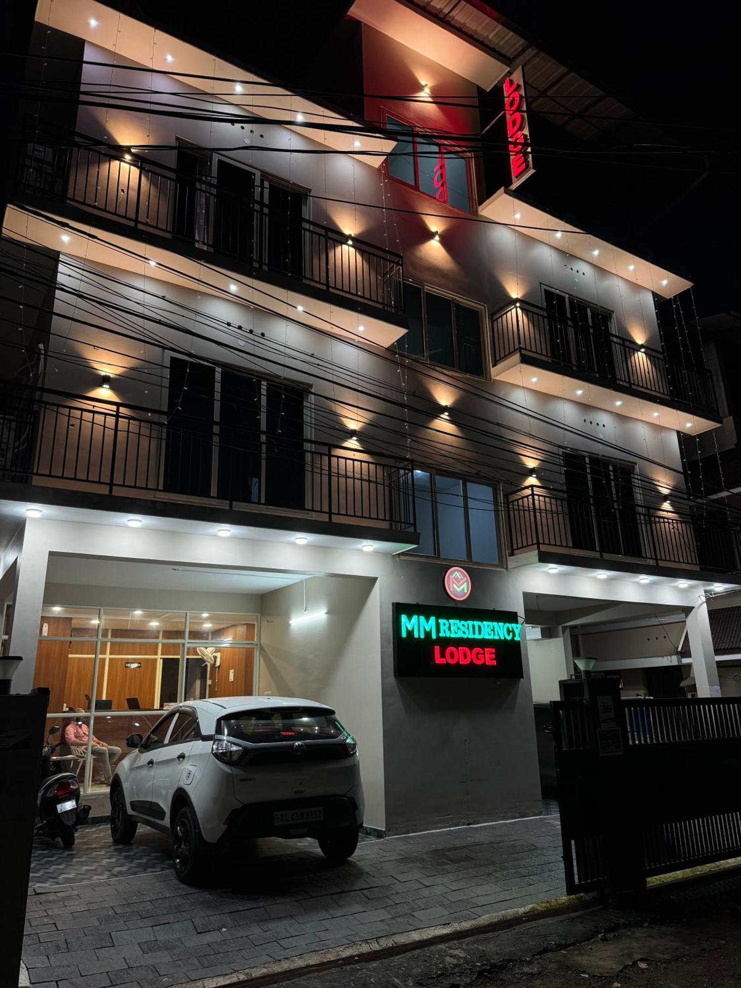 M M Residency Hotel Kochi Exterior foto